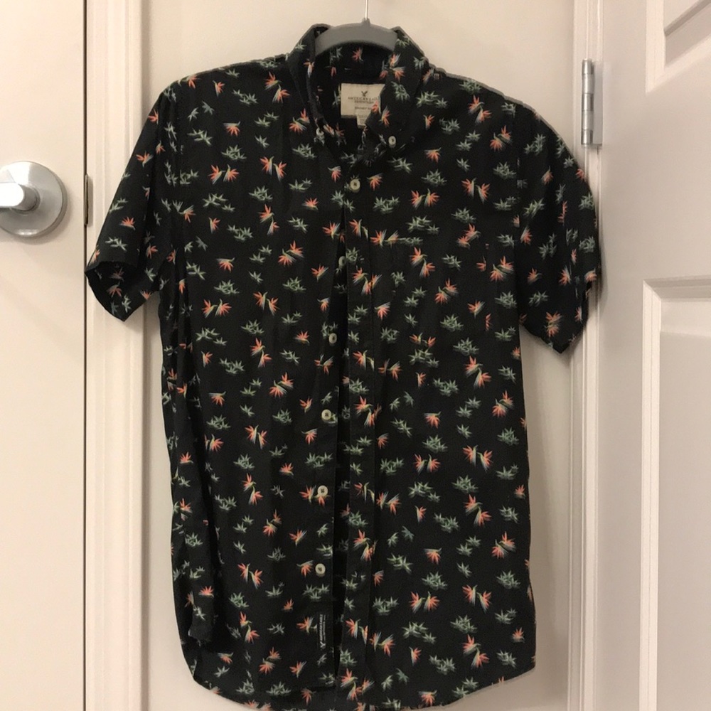 American eagle short sleeve collared shirt